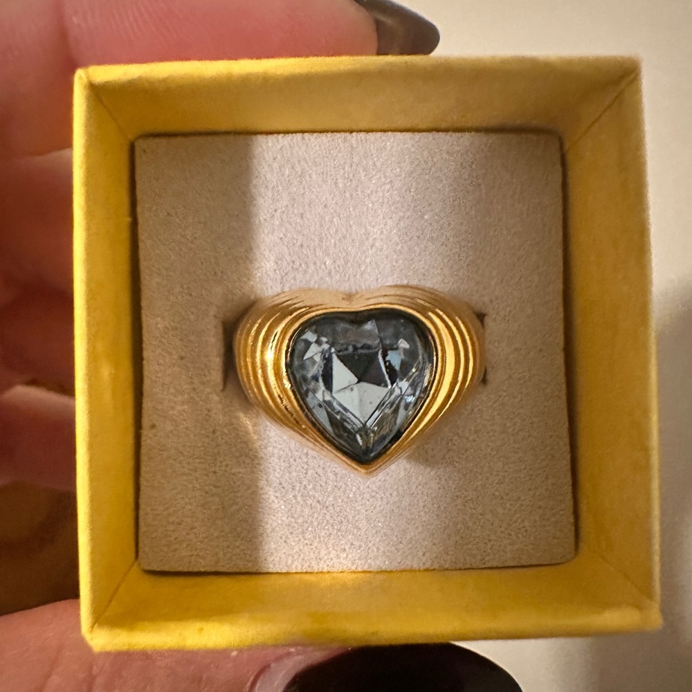 Vintage Avon Bezel Heart Ring